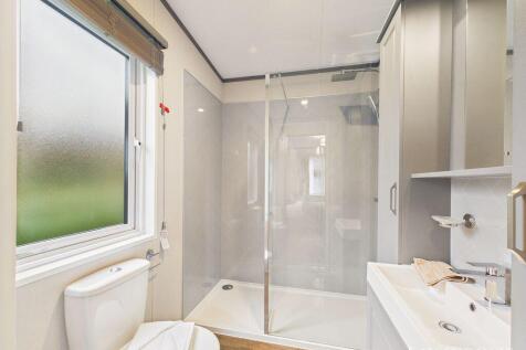 Bathroom with Large Shower in the Pemberton Glenda