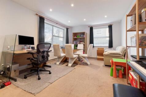 2 Wentworth Court-001.jpg