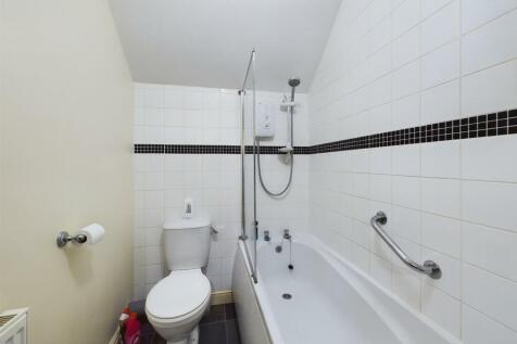 Flat 4 Bathroom