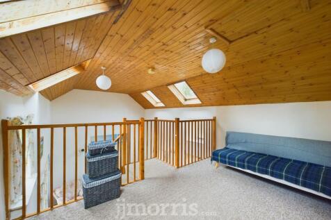 Landing/Sitting Area/Bedroom 3