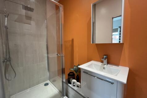 3-bed terraced on Kirkby Street // 3 BED & 3 BATH // May 2027, £498/mo