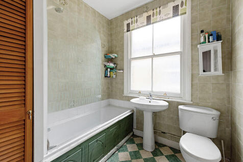 2 bed, 1 bath Flat in london - Photo 4