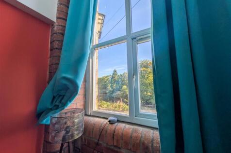 Fearnley Mill Drive, Huddersfield photo 4