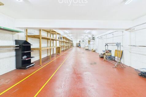 Retail Property (high street) to rent Image 3