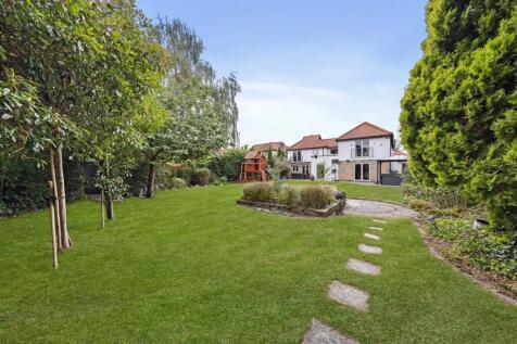 FieldonHouse09.jpg