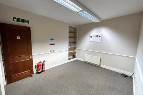 Office to rent Image 3