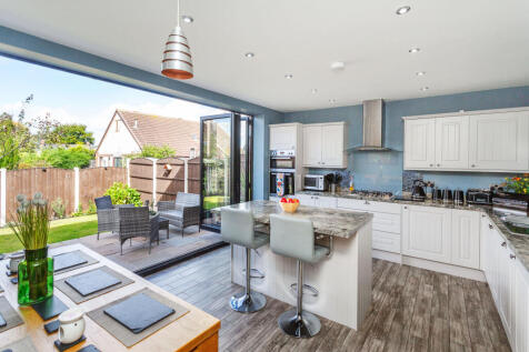 kitchen/dining room e