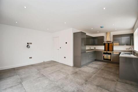 Open plan kitchen / dining room