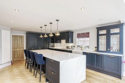 Kitchen 2.jpg
