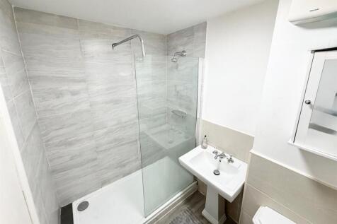 Bathroom..jpg