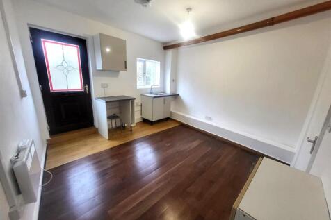 Lounge/Kitchen Pic 1