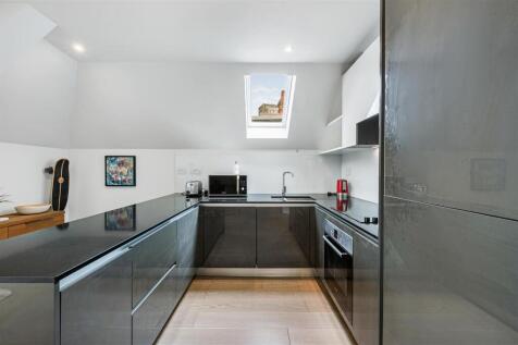Flat 8, 24, Messaline Avenue-10.jpg