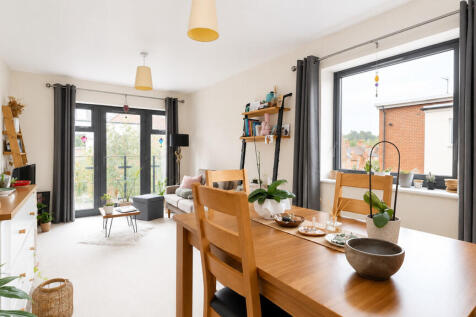 Living Room - Ang...