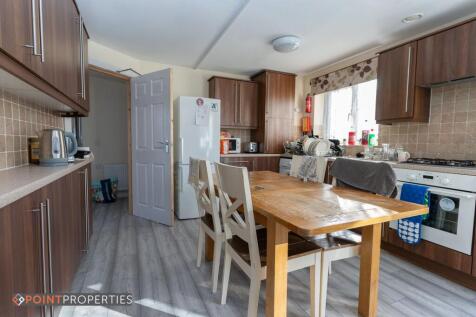5 Bedroom House, Nuttall Way  photo 4