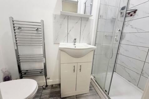 260 Bradford Road, Huddersfield, HD1 photo 5
