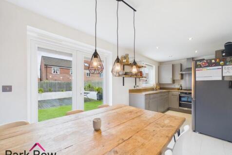 KITCHEN / DINING ROOM