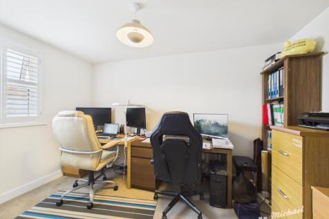 CAM02773G0-PR0367-STILL008