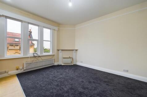 Living/sleeping area