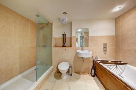 Family Bathroom, Kingsway Square, Battersea