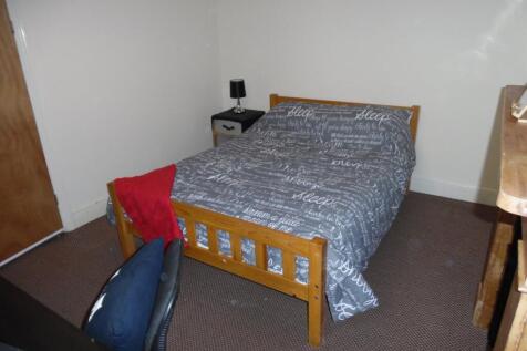 ROOMS IN 7 BED SHARED STUDENT HOUSE AVAILABLE AUG