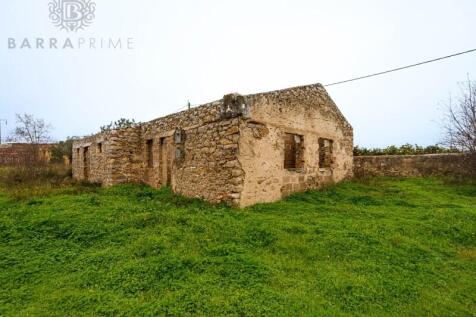 Plot with a house for refurbishment in Bela Salema, Faro