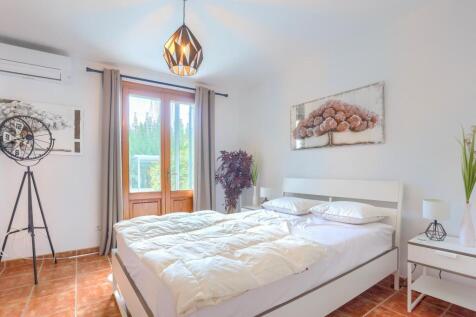 Bedroom 2 with en su