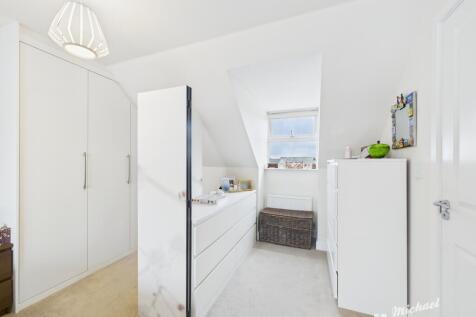 CAM02773G0-PR0367-STILL003