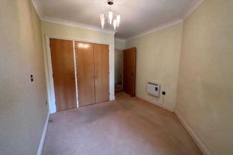 Wren Court, 303 Limpsfield Road, Warlingham, Surrey, CR6 9RL photo 3