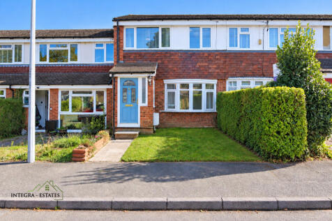 west-malling-me19-property-front-elevation-blue-do