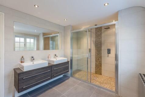 Sunnybank Bedroom 1-7.jpg