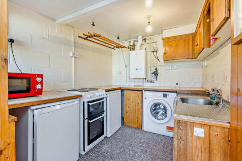 8665843-interior1...