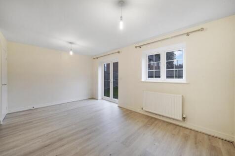 3 bedroom Semi Detached House in Arnold Drive, Cawston photo 3