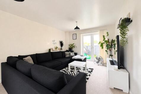 Farrfield, Upper Stratton, Swindon, SN2 photo 3