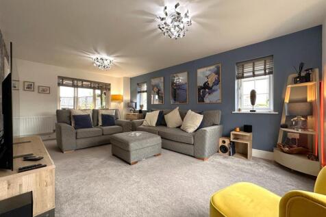 Triple Aspect Living Room 458