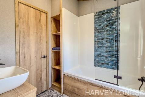 ABI Superior family bathroom with bath shower scre