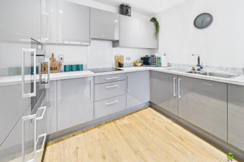  Presented by Clinton at EweMove Bexleyheath and D