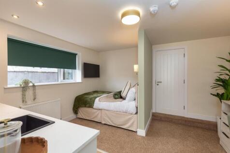 Bed 2 05.jpg