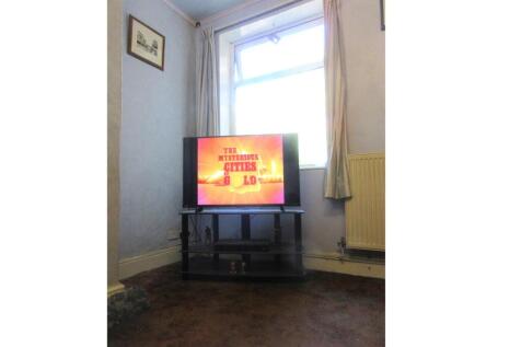 7 Hartshorne Rd Living Room 4 (adusted).jpg