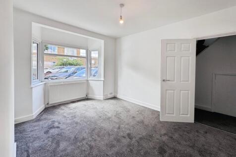Carlingford Drive, Westcliff-On-Sea photo 3