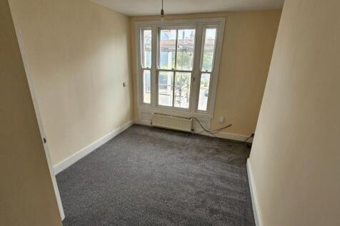 Flat 3, 50 Castle Road photo 5