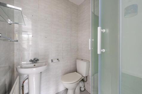 Jackanory Cottage-bed3 ensuite.jpg