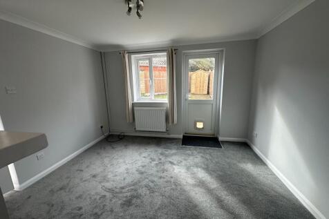 Haselmere Close, Bury St. Edmunds photo 3