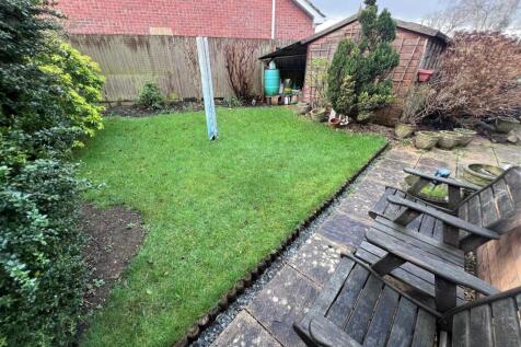 Rear garden with shed.jpg