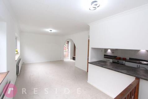 Lounge / Dining Area