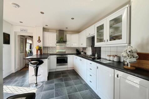 Monk 61 kitchen 1...