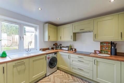 Kitchen 1.jpg