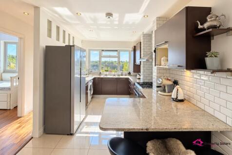 Kitchen/Breakfast Area