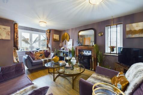 CAM03852G0-PR0172-STILL013