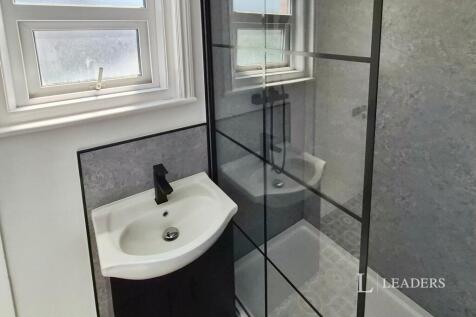 Eastbourne, BN21 photo 4
