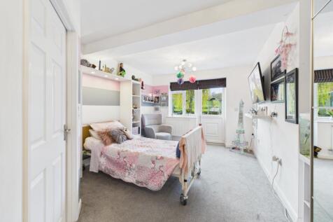 CAM04825G0-PR0244-STILL004